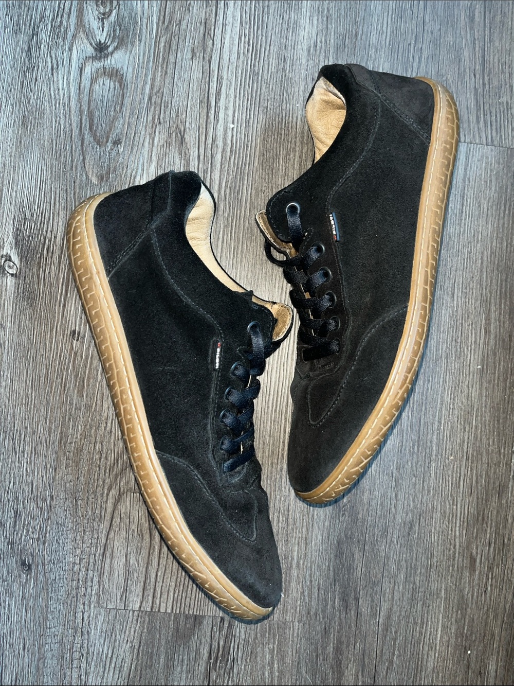 PILOTI Black Suede Sneakers